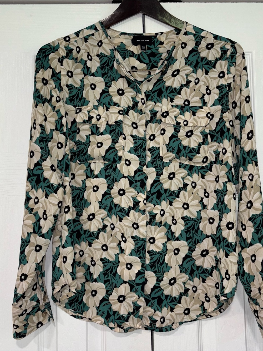 Who What Wear Green Floral Button-Down Shirt with Cream Flowers XS